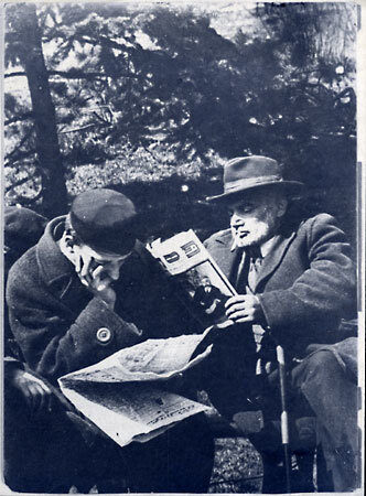 <p>Jewish men sit on a bench in Krasinski Park in Warsaw, reading the special Passover editions of Yiddish newspapers. Photo by Menakhem Kipnes. (Warsaw, 1930’s)  via YIVO</p>