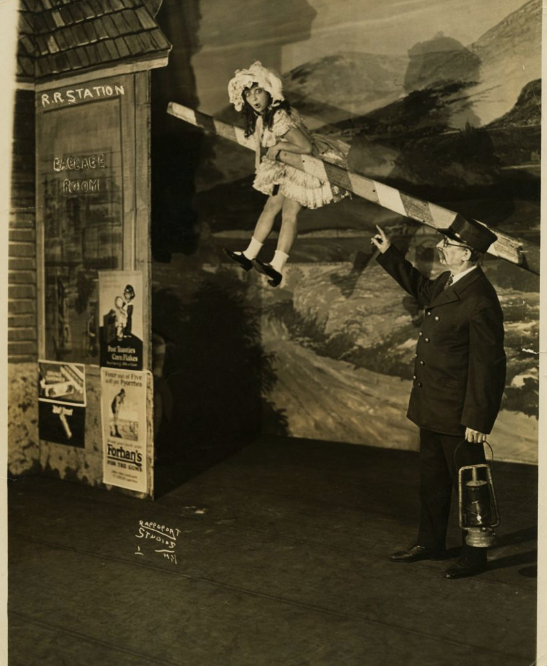 <p>Molly Picon in <em>Di tsirkus meydl </em>(The Circus Girl, 1928) by the Shomer sisters. Image courtesy of Wikimedia Commons. <a href="https://urldefense.com/v3/__https://eur01.safelinks.protection.outlook.com/?url=https*3A*2F*2Furldefense.com*2Fv3*2F__https*3A*2F*2Fcommons.wikimedia.org*2Fwiki*2FFile*3AMolly_Picon_in_Circus_Girl*2C_1928_*284109954152*29.jpg__*3BJSU!!BpyFHLRN4TMTrA!-szsQbOTHrL9kGC9u4-XizTXvuVRvOyg1uj-HabiycJJoS4lT1Ui2RiZ6M2ztnRpjVqnu2UoLF6rpXKFd_xTl9Cramf5*24&amp;data=05*7C01*7Cs.gollance*40ucl.ac.uk*7C6402940a4bd64f6dfcb808db29b5e703*7C1faf88fea9984c5b93c9210a11d9a5c2*7C0*7C0*7C638149633499526624*7CUnknown*7CTWFpbGZsb3d8eyJWIjoiMC4wLjAwMDAiLCJQIjoiV2luMzIiLCJBTiI6Ik1haWwiLCJXVCI6Mn0*3D*7C3000*7C*7C*7C&amp;sdata=6Ad11z80W1lJPj8Bw*2FmTVUtW7BdB0moWk0X*2FQiXAQFQ*3D&amp;reserved=0__;JSUlJSUlJSUlJSUlKiolJSUlJSUlJSUlJSUlJSUlJSUlJQ!!BpyFHLRN4TMTrA!6iZAELXMNiKty2oDEmlesKnD_4agt2UzL1bTsE6dQJUm-EcrlhD3DsMbd6F4p_H0QvW_KChNC0ZFlWPdwCzOq6jn6rRf$">https://commons.wikimedia.org/wiki/File:Molly_Picon_in_Circus_Girl,_1928_%284109954152%29.jpg</a>.</p>