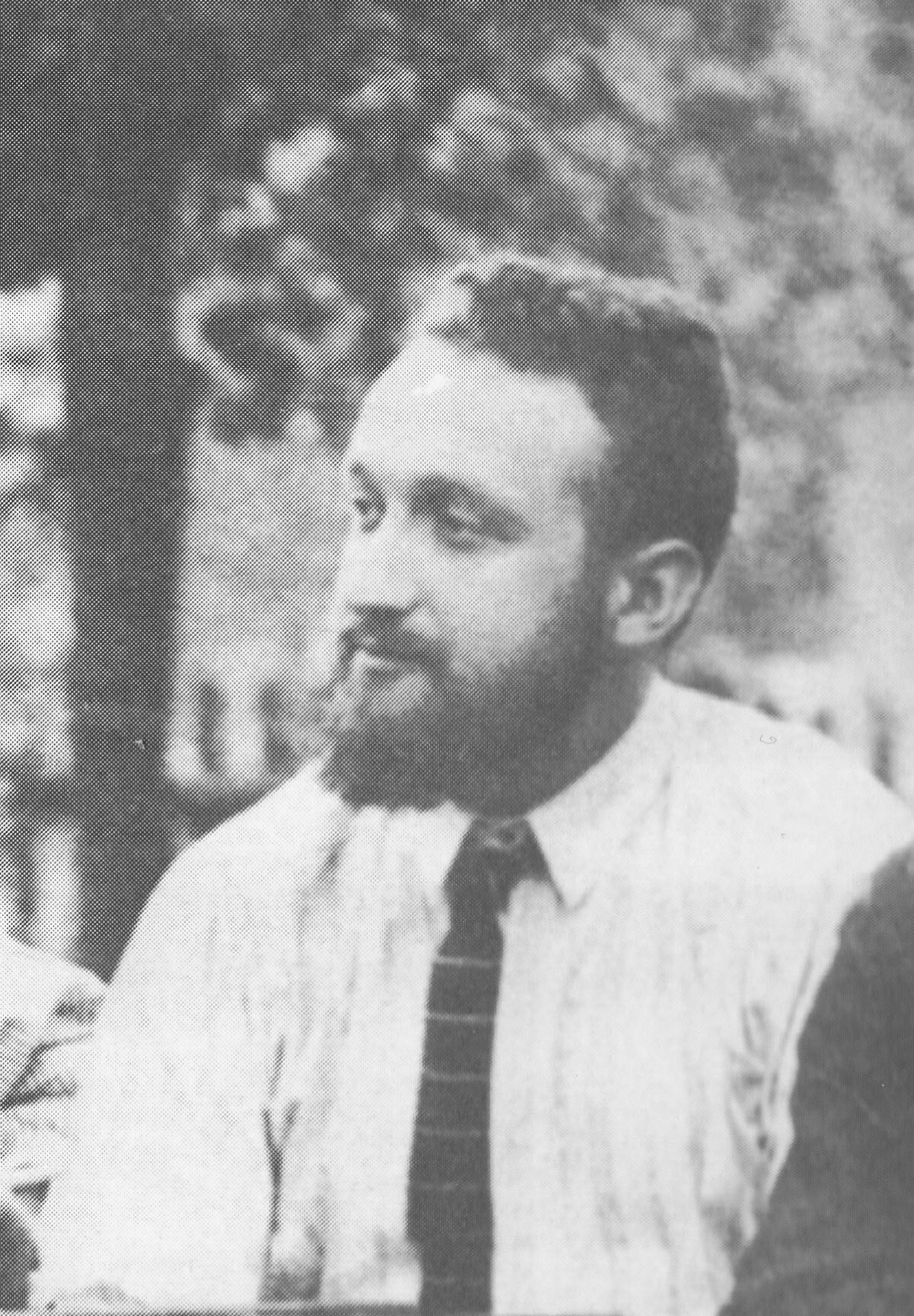 <p>Photo of Melekh Ravitsh courtesy of <a href="https://commons.wikimedia.org/wiki/File:Di_Chaliastre_Mendel_Elkin_Perec_Hirszbajn_Uri_Cwi_Grinberg_Perec_Markisz_Melech_Rawicz_Izrael_Jehoszua_Singer_1922.jpg#/media/File:Di%20Chaliastre%20Mendel%20Elkin%20Perec%20Hirszbajn%20Uri%20Cwi%20Grinberg%20Perec%20Markisz%20Melech%20Rawicz%20Izrael%20Jehoszua%20Singer%201922.jpg">Wikimedia Commons</a></p>