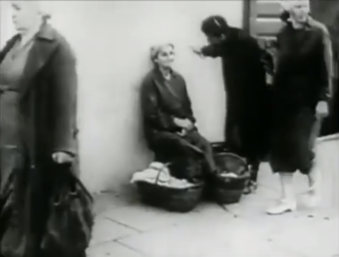 <p>Still from <em>Wilno</em>, one of the “Six Cities” films directed by Shaul and Yitzchok Goskind in 1939.</p>