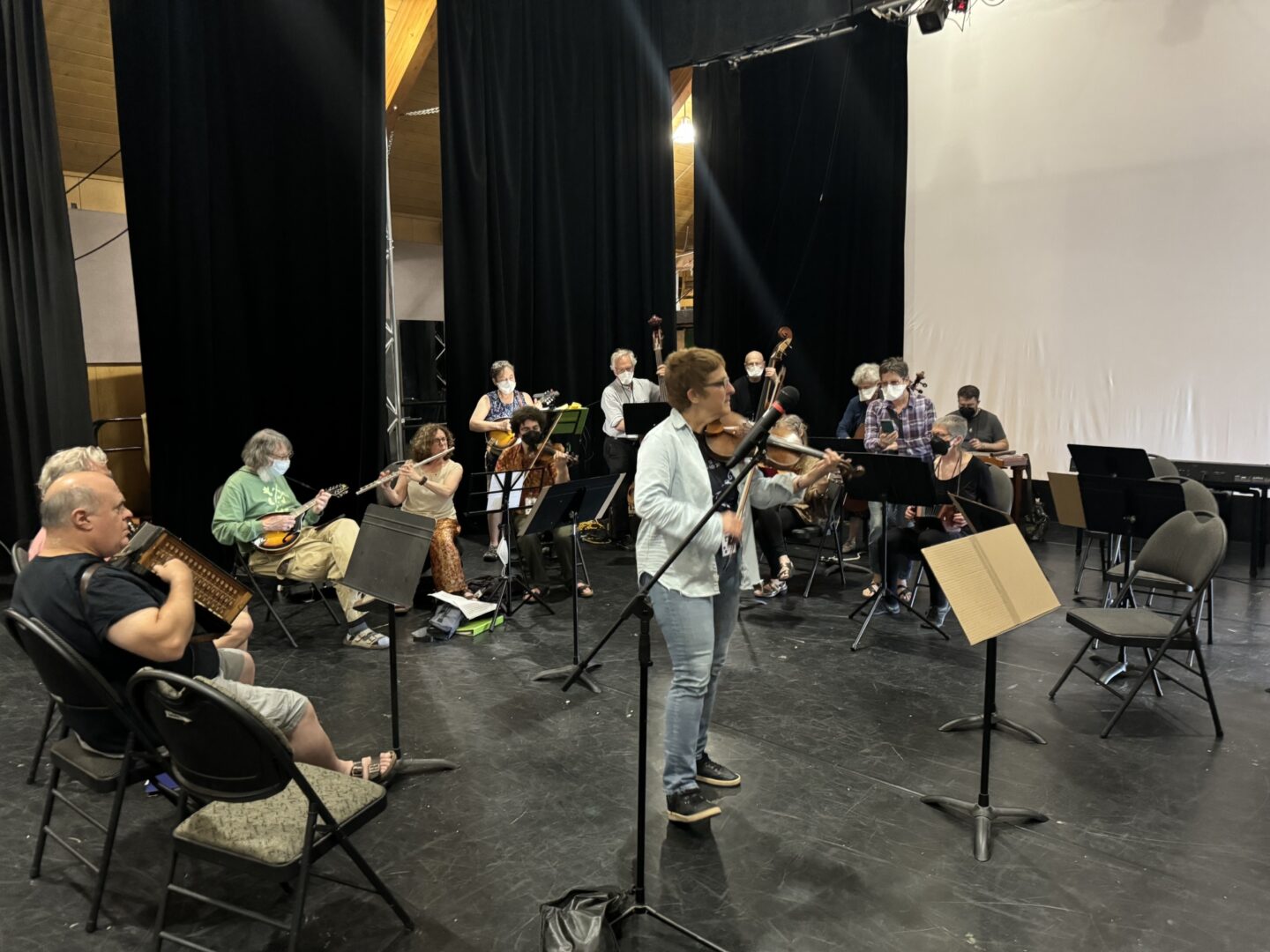 <p>Fiddler Cookie Segelstein of Veretski Pass leads Klezcadia 2024 participants in rehearsal for the festival finale concert. Photo credit: Brittany Cooper.<br></p>