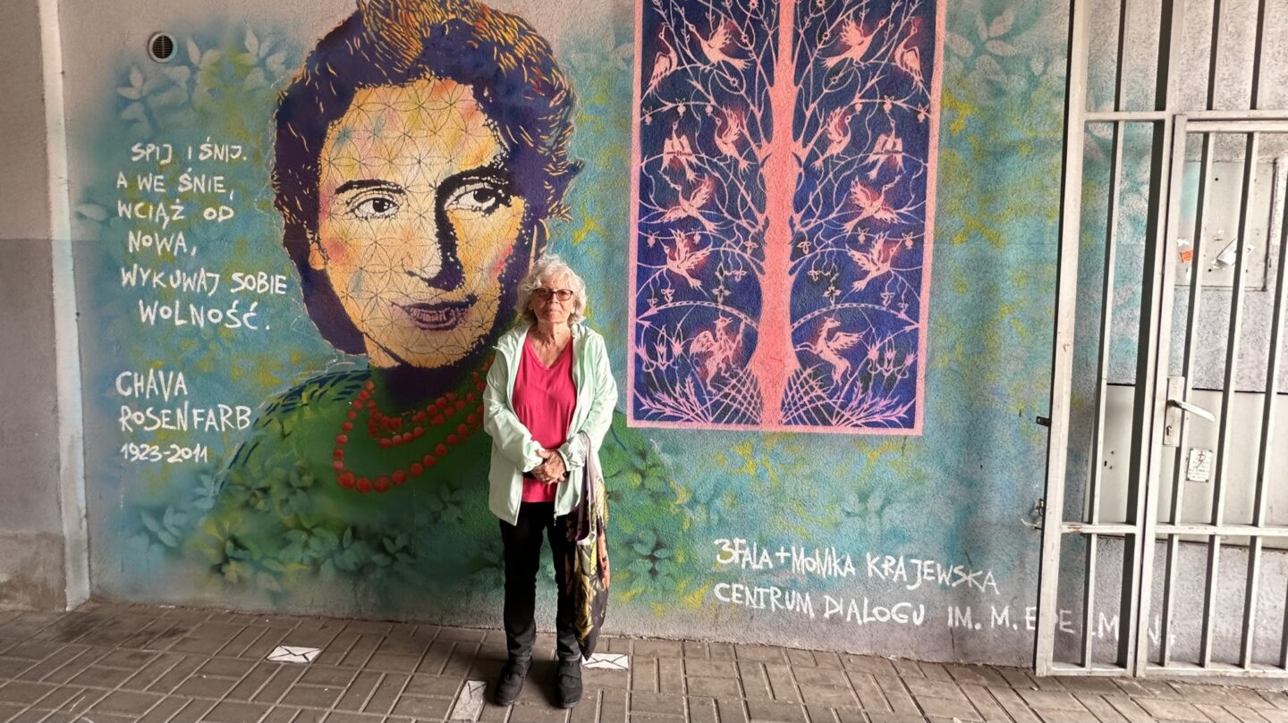 <p>Irena Klepfisz in front of a mural dedicated to Chava Rosenfarb, Łódź, September 2024. Photo: Gabi von Seltmann</p>