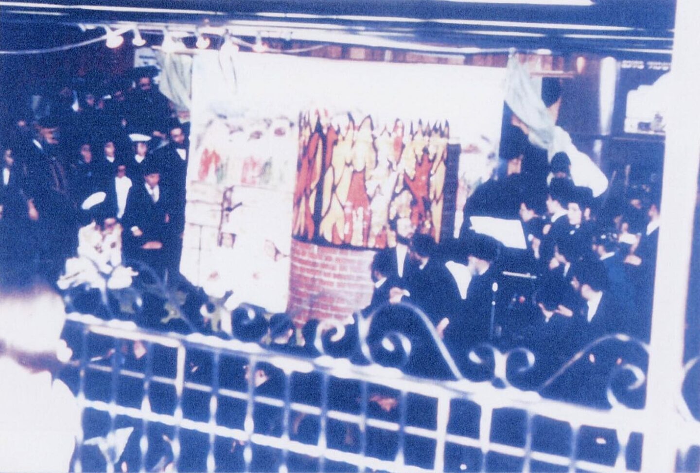 <p>The late Moyshe Aftergut (wearing tie, on the left)</p>