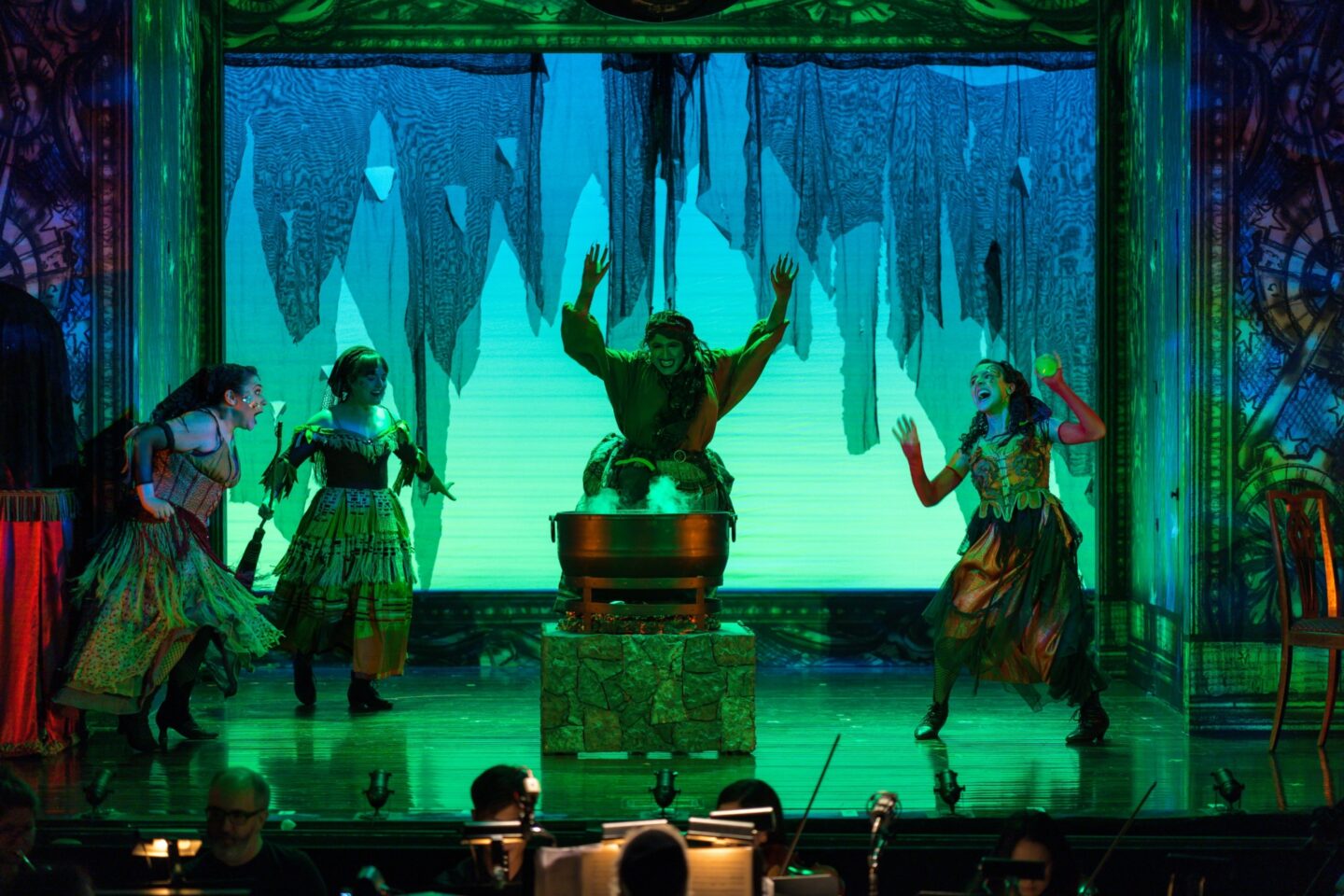 <p>Mikhl Yashinsky (center) as Bobe Yakhne in the Folksbiene’s 2019 production of <em>The Sorceress</em>. Photo by Victor Nechay/Properpix, for the National Yiddish Theatre Folksbiene.</p>