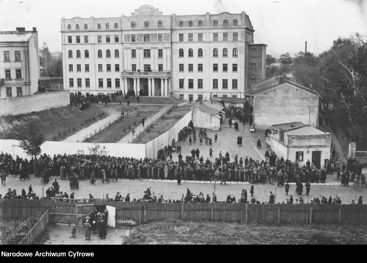 <p>The building of <em>Yeshivas Khakhmey Lublin</em>. Narodowe Archiwum Cyfrowe, sygn. 3/1/0/15/1045.</p>