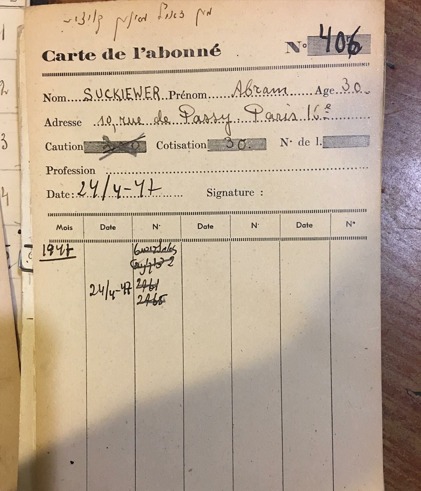 <p>Photo of Sutzkever’s library card from his stay in Paris in 1947, courtesy of Maison de la culture yiddish – Bibliothèque Medem (Paris Yiddish Center – Medem Library).</p>