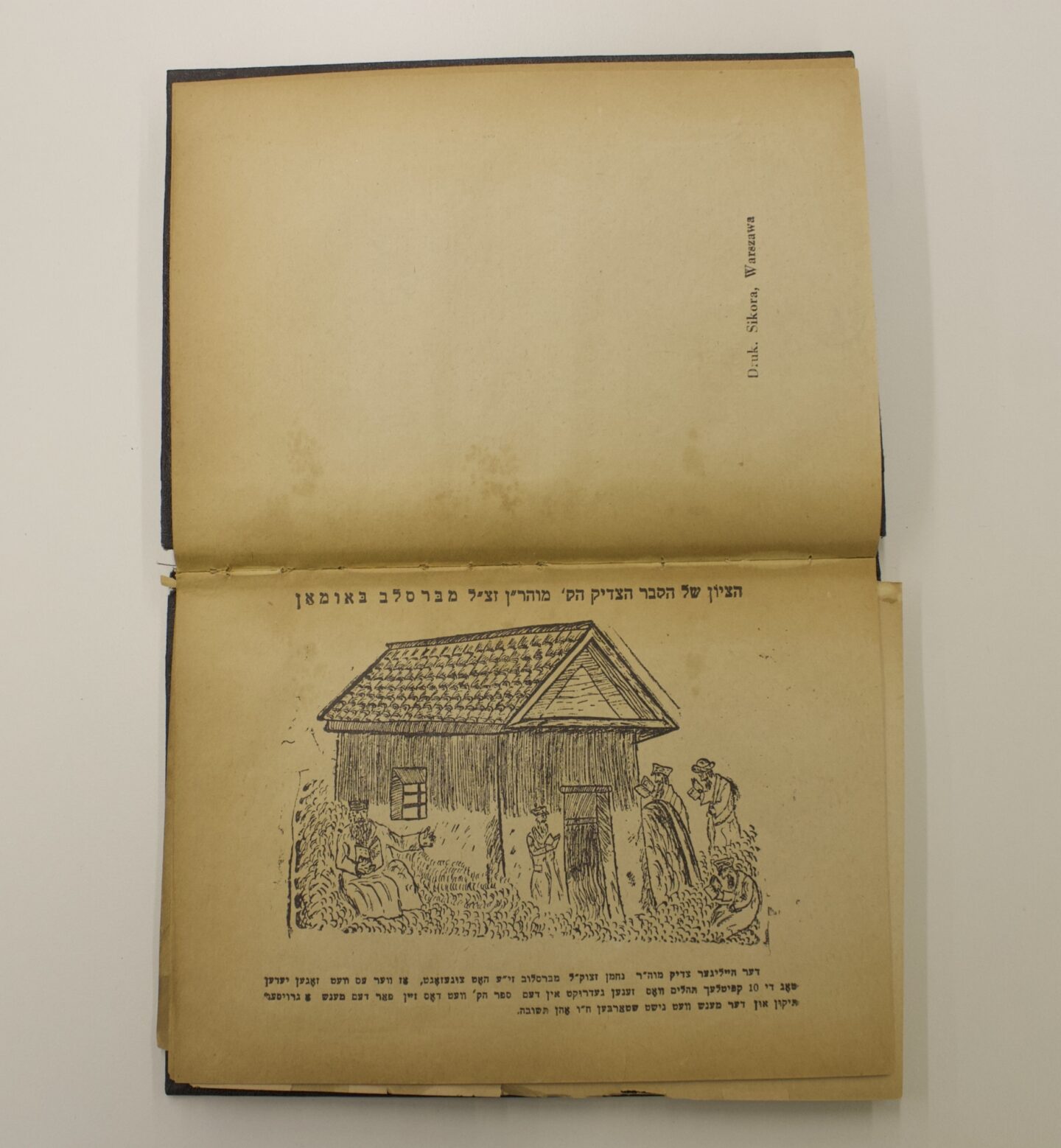 <p>Print of the “Tsiyun,” from a 1936 Polish Braslev pamphlet, depicting the Rosh Hashanah gathering of Braslevers reciting the Tikun HaKlali at the gravesite. Below it is a pseudepigraphic comment in Yiddish, “recording” a promise from Reb Nakhmen that whoever will recite the Tikun HaKlali daily will not die without having repented. Shomrei Mishpat (Lodz: Chasidei Braslev uveHishtadlut R. Eliezer Lipman b. R. Yaakov haKohen Yarkyevitsh, 1936), The National Library of Israel. (A copy of the drawing appears, without the Yiddish comment, in David Assaf, <em>Braslev: Bibliographia Mu’eret</em> (Jerusalem: Merkaz Zalman Shazar, 2000), 222.))</p>