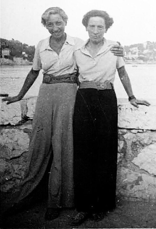 <p>Eve Adams (right) with her companion Hella Olstein. Daniel Olstein Collection via <a href="https://outhistory.org/exhibits/show/illus/evep">OutHistory</a>.</p>