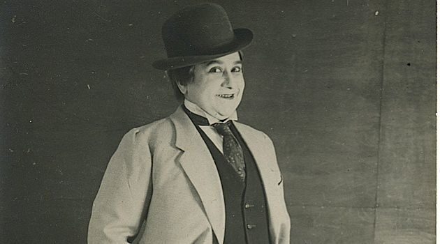 <p>Yiddish drag king Pepi Littman as Peshe Kahane, <a href="http://forward.com/sisterhood/200875/pepi-littman-yiddish-drag-king/">via</a></p>
