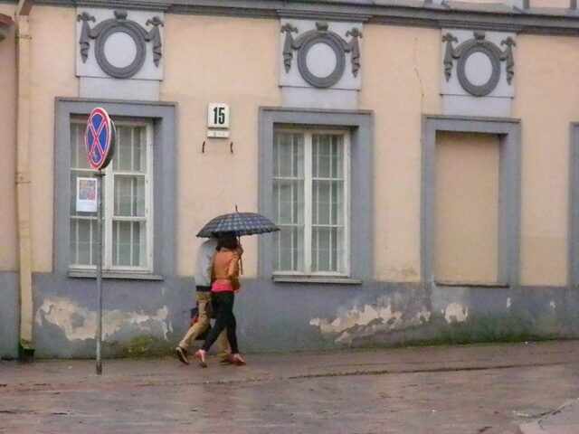 <p>A couple on the streets of Vilna, photograph by Rachel Mines.</p>