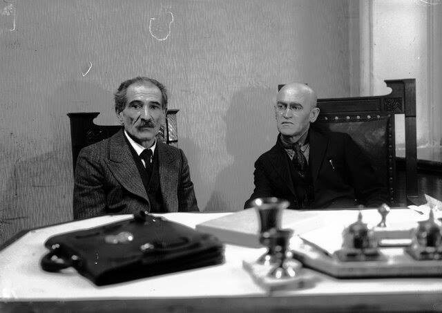 <p>Moishe Litvakov, editor-in-chief of the Soviet Yiddish newspaper <em>Der emes </em>(The Truth) looks askance at Yiddish writer Avrom Reisen (left). Soviet Yiddish Newspaper <em>Der Emes</em>, 1929, CC BY-SA 4.0, <a href="https://commons.wikimedia.org/w/index.php?curid=39156861">https://commons.wikimedia.org/w/index.php?curid=39...</a></p>