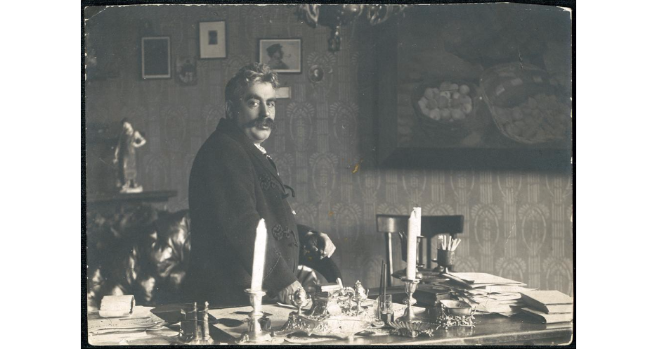 <p>Peretz in his study, Warsaw, before 1915. (YIVO)</p>