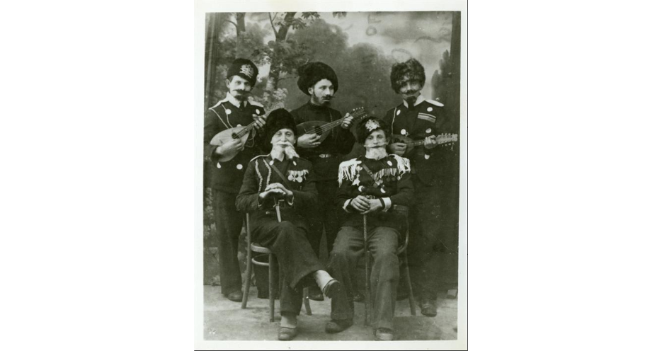 <p>Purim-shpilers in costume, Szydłowiec, Poland, 1937. (YIVO)</p>