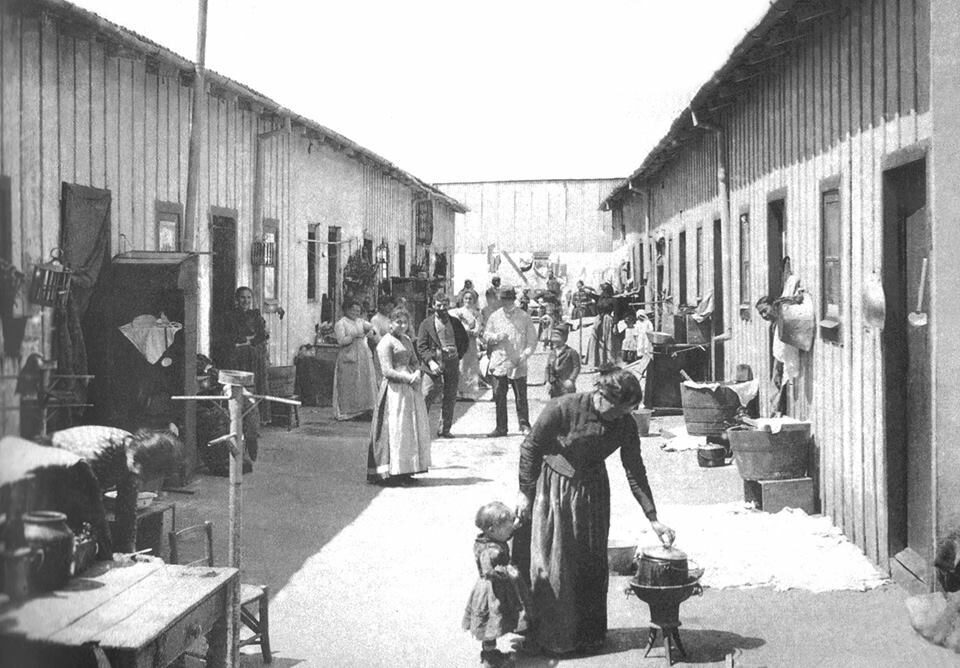 <p>View of a conventillo backyard. Photo taken circa 1890 by Alejandro Witcomb, courtesy of <a href="https://commons.wikimedia.org/wiki/File:Conventillo_Buenos_Aires_c1890.jpg">Wikimedia Commons</a>.</p>